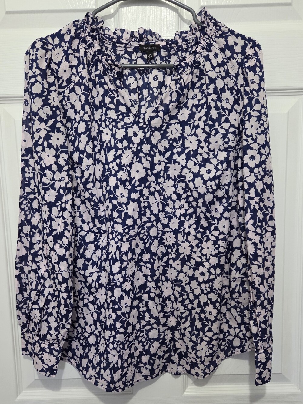 Talbots 100% Cotton Navy Pink Ditsy Floral Smocked Split Neck Top Size Medium - Picture 2 of 9